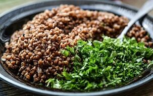 los beneficios y daños de la dieta de trigo sarraceno