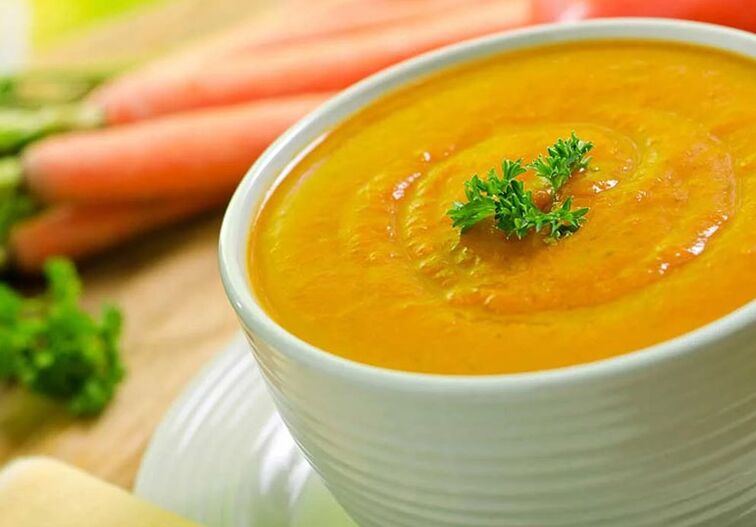 Sopa de puré de verduras en la dieta para la gota. 